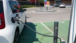 Германия раскритиковала идею ЕС о запрете аренды бензиновых авто