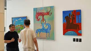 Картина, которую можно повесить вверх ногами. Что на самом деле изобразил казахстанец