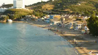 Мужчинам запретили носить плавки: на популярном курорте разгорелся скандал