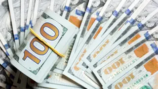 Ослабление тенге: Нацбанк пообещал вмешаться, если рынок начнут “качать“