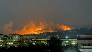 В Медеуском районе Алматы загорелась гора Кенсай