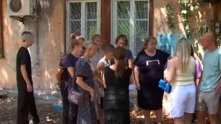 Жильцы аварийных двухэтажек в Алматы боятся остаться на улице