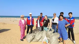 Жители Актау вышли на расчистку побережья Каспия