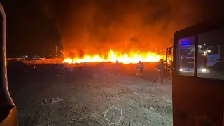 В Астане загорелся мусорный полигон на шоссе Алаш