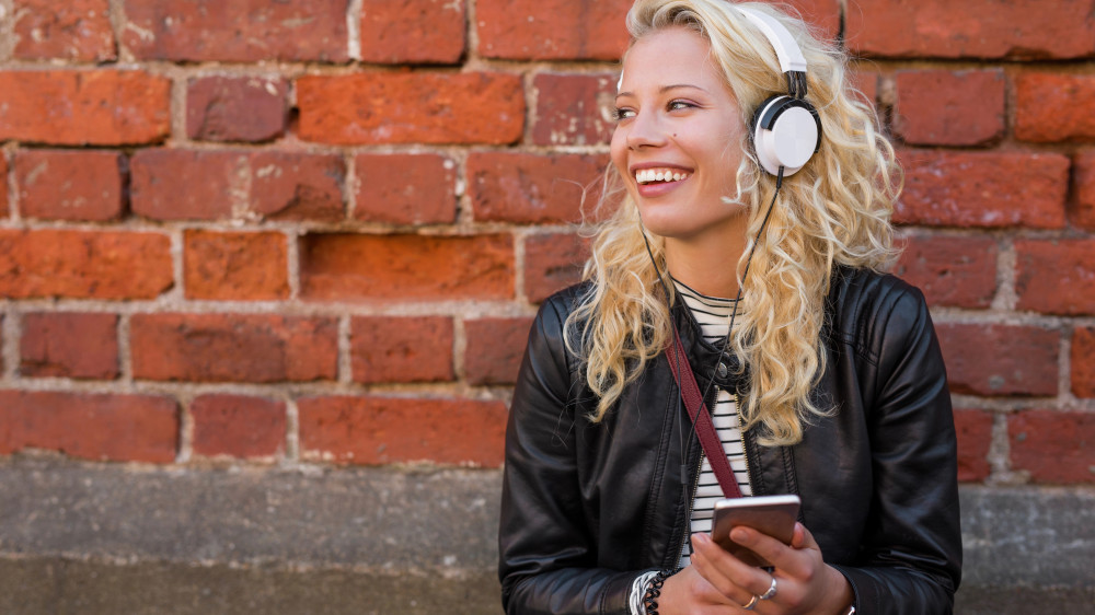 Музыка по паспорту: Spotify теперь спрашивает возраст в Великобритании