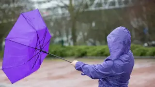 Сильный ветер и грозы накроют Астану и Алматы