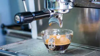 Врач назвала время дня, когда рекомендуют выпить последнюю чашку кофе