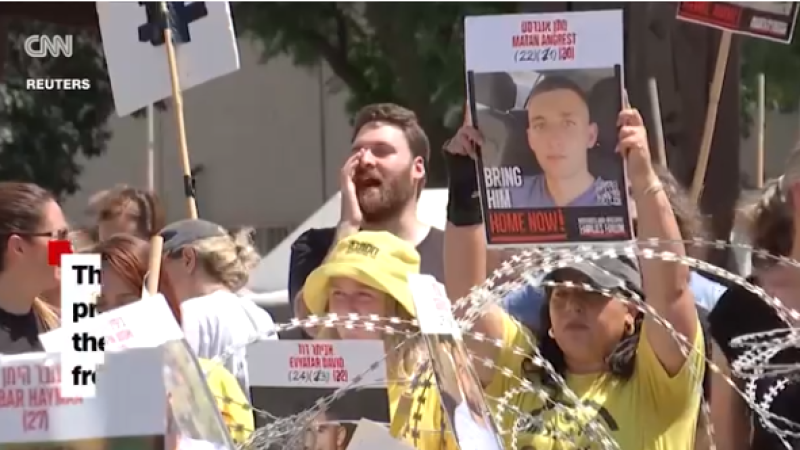 Кадр из видео; CNN