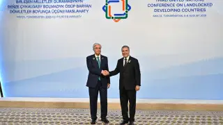 Токаев прибыл в конгресс-центр “Аваза“