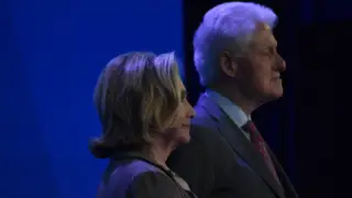 Билла и Хиллари Клинтон вызвали повестками в рамках расследования дела Эпштейна