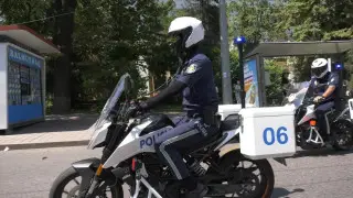 “Можно его номер“? Казахстанки  ищут байкера-полицейского из Алматы