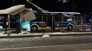 Троллейбус наехал на остановку в Алматы: есть пострадавшие