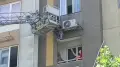 В Алматы спасли женщину, повисшую на кондиционере на пятом этаже