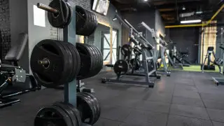 Мужчина попался на удочку мошенников: купил абонементы в спортзал на 300 лет