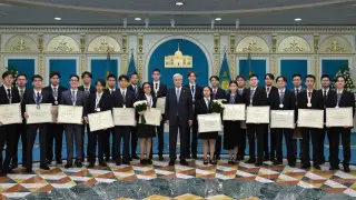 Токаев поздравил школьников - победителей международных олимпиад