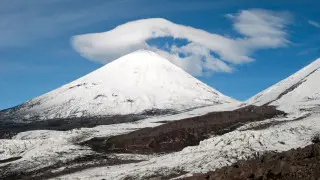 Мощный выброс пепла произошёл на высочайшем действующем вулкане Евразии