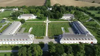 В Венгрии разгорелся скандал вокруг “фермы“ отца премьера Орбана