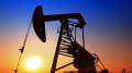 Цена на нефть восстанавливается после двухмесячного спада накануне саммита на Аляске