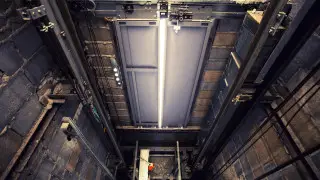 Лифт с ребёнком внутри сорвался с девятого этажа в Астане