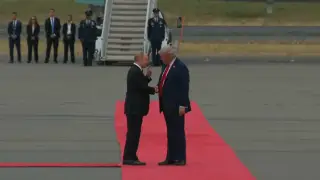 Журналисты обратили внимание на “язык тела“ Трампа и Путина на встрече