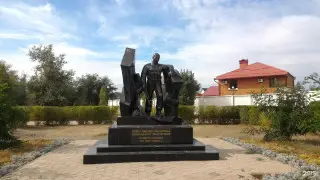 Житель Уральска подал в суд на акимат из-за памятника на его участке