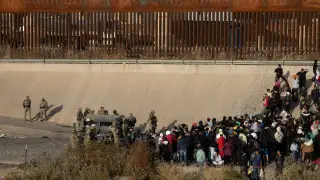 США планируют покрасить стену на границе с Мексикой в чёрный цвет