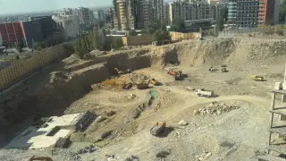 “Фундамент может поплыть“: вода на стройке 40-этажки напугала жителей Алматы