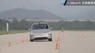 Новая Tesla побила рекорд скорости на “лосином тесте“