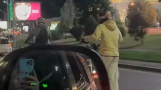 “Что с ними не так?”: самокатчиков из скандального видео задержали в Алматы