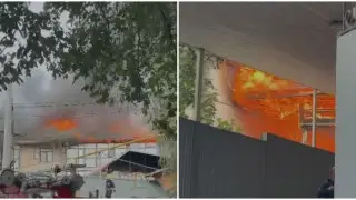 Пожар в Горном гиганте: пламя охватило дом и перекинулось на четырёхэтажку в Алматы