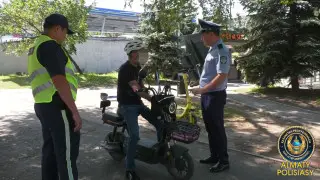 Алматинцы придумали, как “обойти“ регистрацию мопедов: полиция ответила рейдами