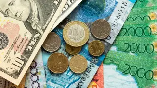 Курс доллара упал до минимума августа в Казахстане