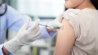 Коронавирус, грипп, вакцинация и дети на удаленке: главный санврач подписал постановление