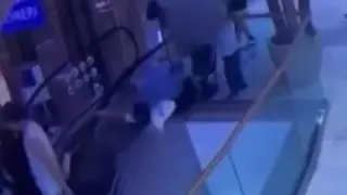 Ребёнок упал с эскалатора в ТРЦ Петропавловска: видео