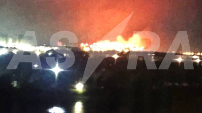 Пожар на Краснодарском НПЗ после атаки украинских БПЛА. Фото: t.me/astrapress