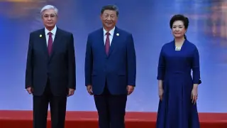 Си Цзиньпин вместе с супругой встретили Токаева на саммите ШОС