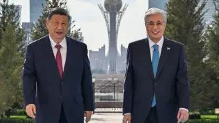 Что стоит за особым отношением Китая к Казахстану: мнение писателя Леонида Млечина