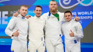 Как наградили сборную Казахстана по фехтованию за историческую медаль