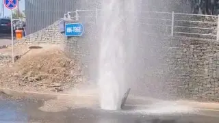 Бил фонтан в микрорайоне Кок-Тобе: сотни домов в Алматы остались без воды из-за аварии