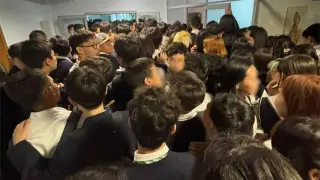 Давка из-за смартфонов произошла в НИШ Астаны