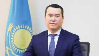 “Судья без опыта работы“. Берик Нажмиденов освобождён от должности в Верховном суде