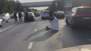 В центре Актобе сбили бабушку с внучкой. Бабушка скончалась