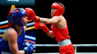 Чемпионка мира по боксу из Казахстана с камбэка стартовала на ЧМ-2025