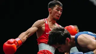 Казахстанец Махмуд Сабырхан разгромил соперника на ЧМ по боксу