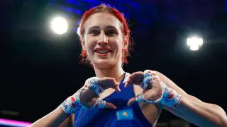 Казахстанка разгромила соперницу и вышла в 1/4 финала ЧМ по боксу