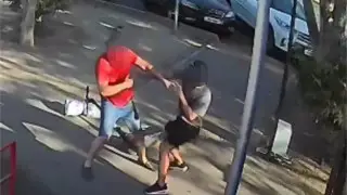 Самокаты против самокатов: двое мужчин устроили драку в Алматы