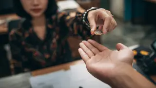 90 тысяч и 6 дней в неделю: условия работы у блогера удивили Казнет