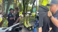 “Чё ты хочешь, э“: полицейский атаковал сотрудника кикшеринга из-за самокатов в Алматы