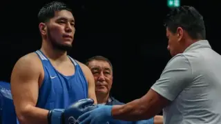 Айбек Оралбай одолел двукратного чемпиона Олимпиады и вышел в финал ЧМ