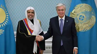 Токаев перед важным съездом в Астане наградил генсека ВИЛ